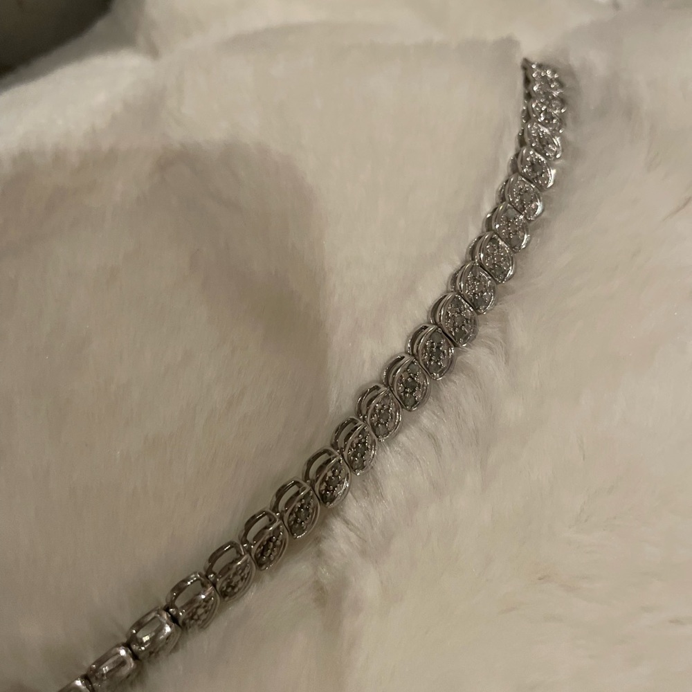 Tennis bracelet